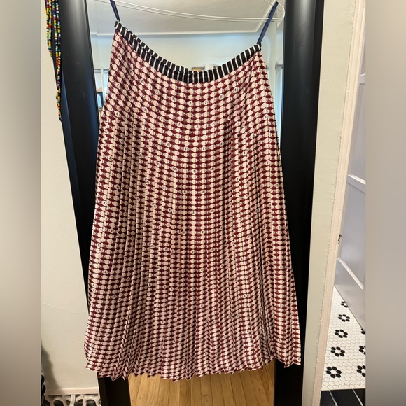Chic midi pleated skirt by Purification Garcia - Picture 1 of 4